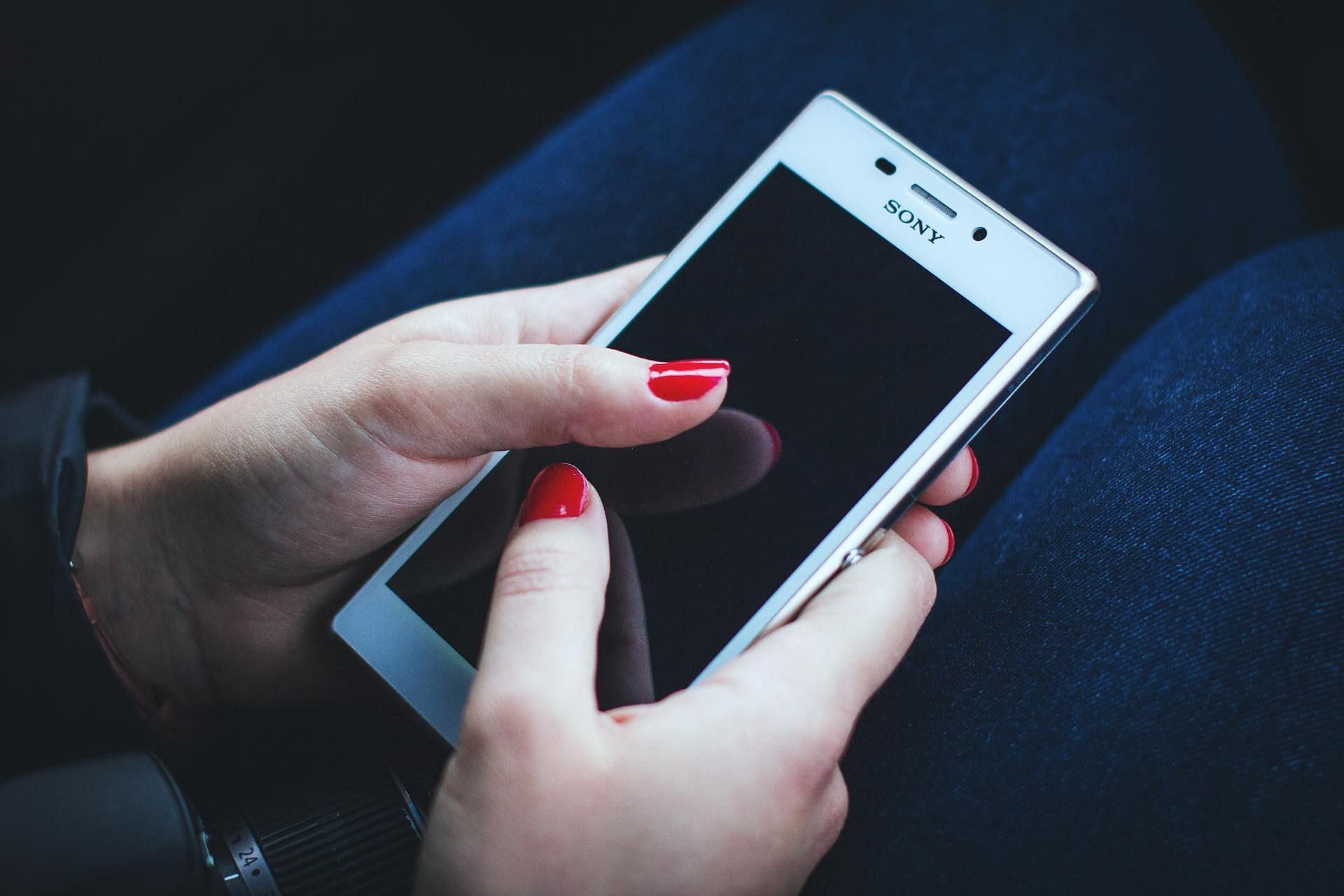 John Grieco reported that Brittanee suddenly stopped texting around 9:15 pm (Image via Pexels)